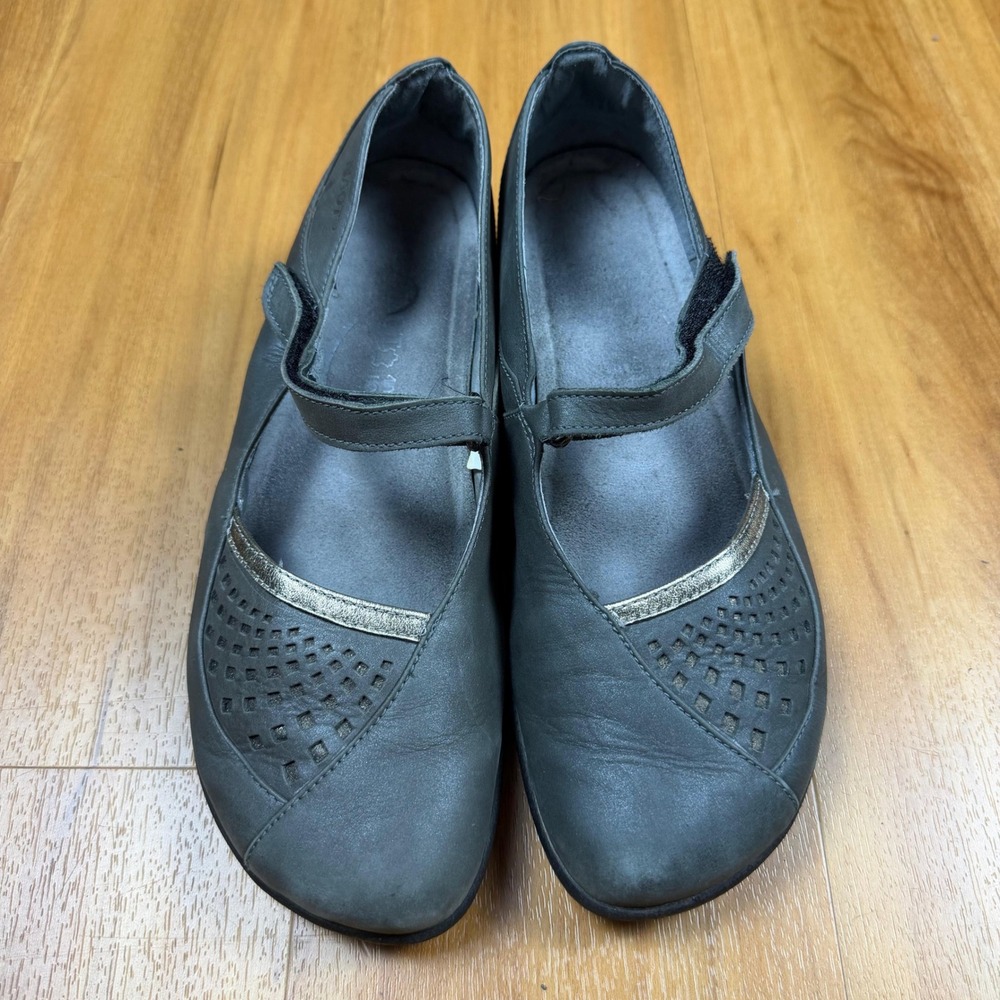 Naot Gray Leather Mary Jane Flats Laser Cut Metallic Accent Shoes Women 40 9‎
